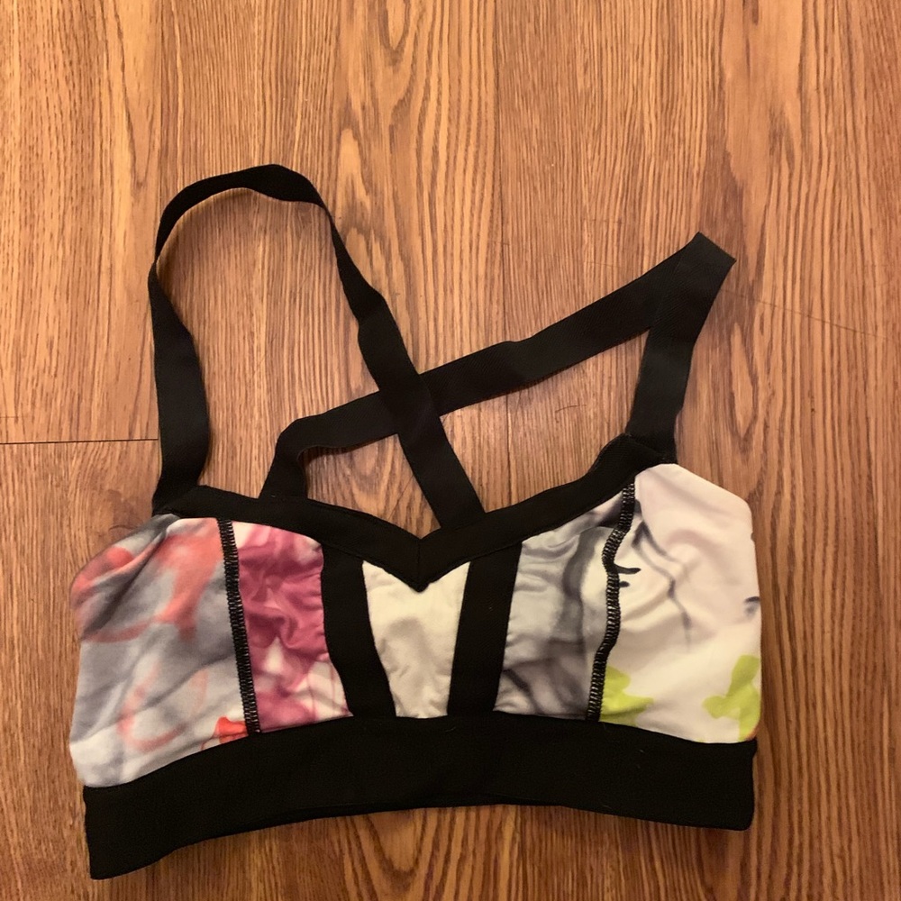 Cute! Lululemon sports bra top size 4 small